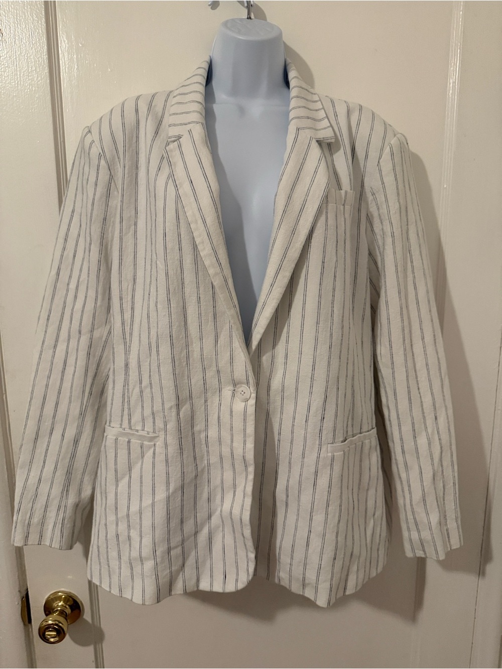Abercrombie & Fitch Premium Linen Blazer in White Pinstripe